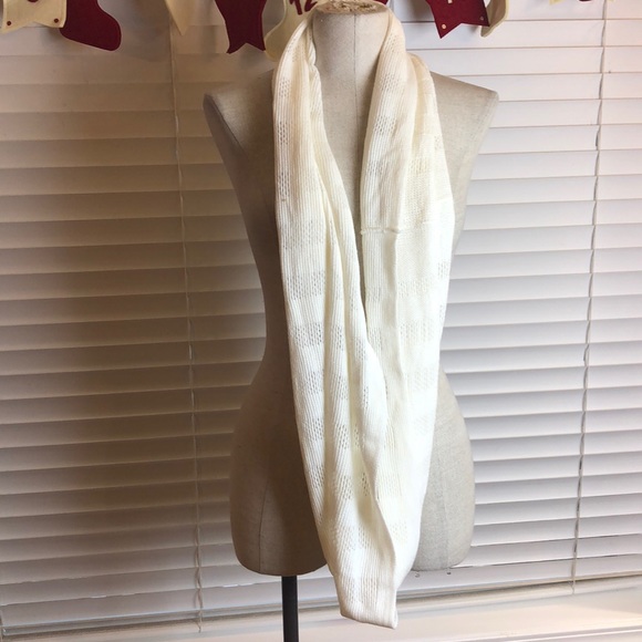 NEW Cream infinity knitted scarf. - Picture 2 of 6